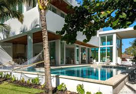 In collaboration with participating property owners, open house provides the necessary space to envision these works and breed new art forms that benefit the. Contemporary Miami Beach House With L Shaped Pool Is Listed For 3 34m The Big Bubble Miami