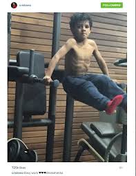 Bir başka deyişle yaklaşık 750 bin. Cristiano Ronaldo S Son Does His Best To Replicate Father Daily Mail Online