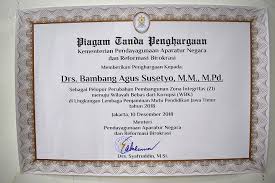 Piagam dan sertifikat untuk penghargaan maupun ucapan terima. Piagam Tanda Penghargaan Pelopor Perubahan
