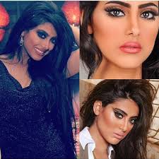 تغيّر شكل شيلاء سبت كثيراً قبل وبعد التجميل إذ على ما يبدو من خلال الصور، أجرت شيلاء عملية لأنفها حتى أنها لجأت إلى تكبير شفتيها. Ø¨Ø§Ù„ØµÙˆØ± Ø´Ø¹Ø± Ø´ÙŠÙ„Ø§Ø¡ Ø³Ø¨Øª ÙŠØ­ØªØ±Ù‚ Ø¨Ø³Ø¨Ø¨ Ø§Ù„Ø¹ÙŠÙ† Ø¯Ù†ÙŠØ§ Ø§Ù„ÙˆØ·Ù†