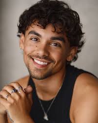 MAGGOTS! Casting has been announced for the UK & Ireland Tour of  @matildathemusical, featuring our very own: Sam Holden (@samuelholden_) Ella  Tweed (@ella.tweed.x) Jordan Maisuria-Wake (@jordan247mw) Samuel Leon  (@samleonjones) Joining Lainey Resident