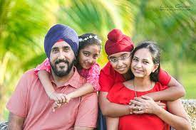 Get Ready For Some Great Christmas Cards Pictures Jubeet Family In Cancun Cancun Family Photog Family Beach Portraits Family Portraits Beach Portraits