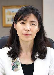 노영민 대통령 비서실장, 김외숙 인사수석, 조국 당시 민정수석(왼쪽부터)이 2019년 6월 3일 오후 청와대에서 열린 수석보좌관 회의에 앞서 이야기를 나누고 있다. ê¹€ì™¸ìˆ™ é'ì¸ì‚¬ìˆ˜ì„ æ–‡ëŒ€í†µë ¹ì˜ ë…¸ë™ ì¸ê¶Œë³€í˜¸ì‚¬ ë™ì§€ ì—°í•©ë‰´ìŠ¤