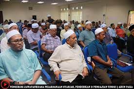 Ada enam agama di indonesia yang diakui. Ustaz Saiful Bahri Pejabat Agama Dungun Daerah Pertama Serah Sijil Pelantikan Jawatankuasa Masjid