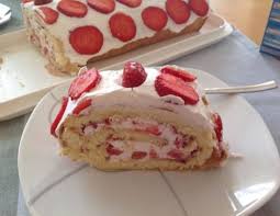 Traumhafte Erdbeerroulade Rezept Rezept Erdbeerroulade Susse Desserts Susses Backen