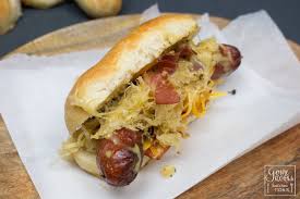Rezept Hot Dog Mit Karamellisiertem Sauerkraut Gernekochen Sauerkraut Rezepte Amerikanisches Essen