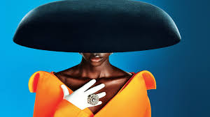 가장 높은 곳에서 추락할 뻔한, 뎀나의 이야기 | 보그 코리아 (Vogue Korea)