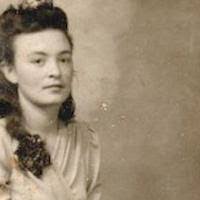 Serena Newton's Instagram, Twitter & Facebook