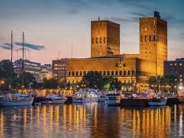Oslo es el epicentro del país, lugar monumental y medioambiental y un lugar con una gastronomía en plena explosión. Roteiro