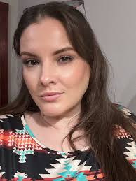 Overwhelmed by makeup? Discover a simplified routine