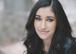 Simone Hodge's Instagram, Twitter & Facebook