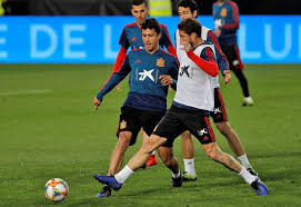 In de groepsfase van het ek neemt spanje het in eigen land op tegen zweden, dat het doet zonder zlatan ibrahimović. Spanje En Italie Starten Ek Kwalificatiereeks Zweden Met Larsson En Isak Buitenlands Voetbal Ad Nl