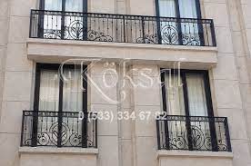 Ferforje balkon korkuluk fiyatları, ferforje korkuluk modellerinizde bulunan modele, tasarıma ve korkulukta kullanılacak malzemeye göre değişkenlik gösterdiğinden net bir fiyat vermek mümkün değildir. Ferforje Balkon Korkuluklari Modelleri Fiyatlari Balkon Korkulugu