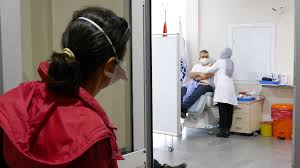 2 дозы с интервалом 14 дней. Turkey Vaccinates Volunteers With China S Coronavac Cgtn