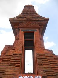 Hasil gambar untuk sketsa candi. Candi Bajang Ratu Sedikit Cerita And Story