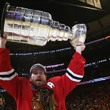 The chicago blackhawks shouldn't part ways with one of the best defensemen in franchise history, it is. Bt 5mih Depgum