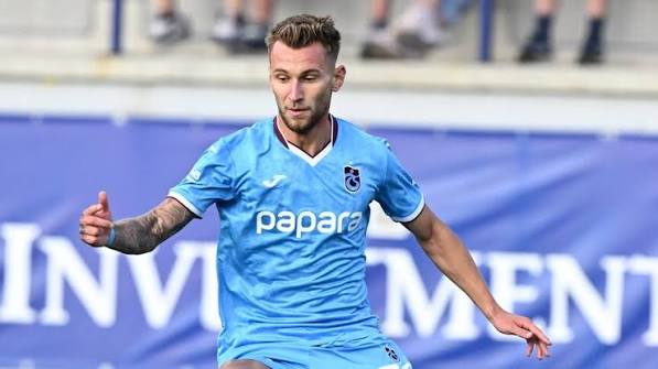 Denis Draguş’un FCSB’deki durumu ve milli takım hedefleri hakkında yaptığı açıklamayı temsil eden futbol görseli