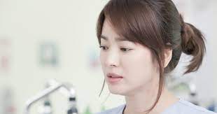The striped shirt and skirt are elegant and fashionable. Song Hye Kyo Spotted Rocking A Fresh New Hairstyle Koreaboo