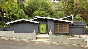 We found many exciting and extraordinary greige paint colors dunn edwards pictures that can be suggestions, input and information with regard to you. Summer Exterior House Colors Dunn Edwards Paints