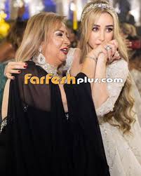 هل فعلًا لم يحضر طلعت زكريا خطوبة ابنته الروحية هنا الزاهد؟ دارت الأحاديث والأقاويل أنه لم يحضر حفل الزفاف لأنه انفصل عن طليقته شيرين المنزلاوي والتي كانت زوجته الثانية. Farfesh Com Ù…ÙˆÙ‚Ø¹ ÙØ±ÙØ´ Ù‡Ù†Ø§ Ø§Ù„Ø²Ø§Ù‡Ø¯ ØªØ·Ù„Ø¨ Ø§Ù„Ø¯Ø¹Ø§Ø¡ Ù„ÙˆØ§Ù„Ø¯ØªÙ‡Ø§ ÙˆØªÙƒØ´Ù ØªØ·ÙˆØ±Ø§Øª Ø­Ø§Ù„ØªÙ‡Ø§ Ø§Ù„ØµØ­ÙŠØ© Ø§Ù„ØºØ§Ù…Ø¶Ø©