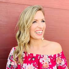 Krista Dearey's Instagram, Twitter & Facebook