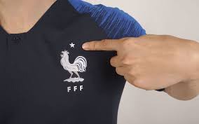 Finition thermocollant, vous pouvez également le coudre. Maillot Deux Etoiles Des Bleus L Attente Suscite Le Desir Le Parisien