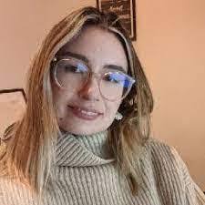 Dorothy Smee's Instagram, Twitter & Facebook