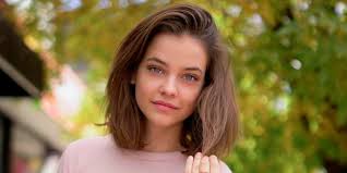 Dylan sprouse and barbara palvin reportedly started dating in the summer of 2018. Barbi Palvin From Veszprem Checked In As The Host Of The Mtv Ema
