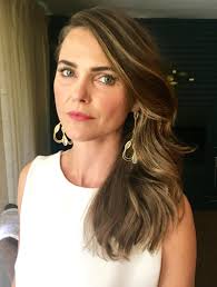 Get Keri Russell S Old Hollywood Emmys Hair Keri Russell Hair Hair Styles 2016 Blowout Hair