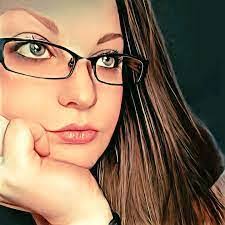 Darcie Colston's Instagram, Twitter & Facebook