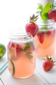 Boire De La Sangria Sur Une Terrasse Alors Qu Il Fait 30 Degres Celsius Est Probablement Le Sport Prefer Spring Cocktails Recipes Strawberry Rhubarb Rhubarb