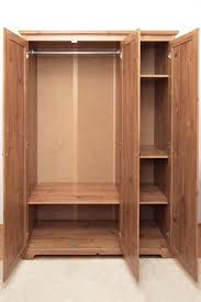 Ein kleiderschrank mit schiebetüren wirkt optisch elegant und dezent. Kleiderschrank Holz Braun Spiegel In 64404 Bickenbach For 100 00 For Sale Shpock