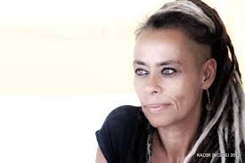 Yazdığım birçok şey anlaşılamayabilir; kurulmayan bağlardan, görünmek  istenmeyen gerçeklerden bahsediyorum"