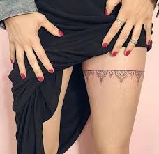 Ban đầu, cô gái trẻ có hình xăm ở đùi cho rằng chỉ đi nhờ xe của nam thanh niên vì hai người vừa quen nhau. Lucky Tattoo Mandala Legband For Girl Hinh XÄƒm á»Ÿ Facebook