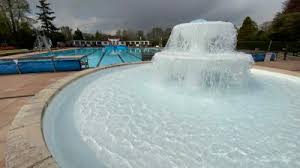When there is a 'heatwave' (hittegolf) in amsterdam, the natural open water can get poisonous. Lido In Cheltenham Opens In Time For The Bank Holiday Weekend Itv News West Country