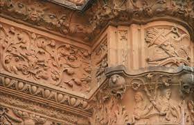 La pregunta es obligatoria para todo aquel que dice haber paseado por el centro histórico de salamanca. Donde Esta La Rana Y La Calavera De Salamanca