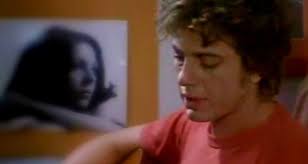 Ξεκίνησε τη μουσική του καριέρα στο ντουέτο δάμων και φιντίας και συνεργάστηκε επίσης με τα μπουρμπούλια. H Mera Poy Efyge O Prigkipas Ths Ellhnikhs Rok O 8anatos Toy Payloy Sidhropoyloy Poy Sygklonise Th Xwra Thecaller