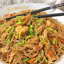 Una de las tantas versiones de fideos fritos que existen en tailandia. Fideos De Arroz Salteados Receta De Divina Cocina