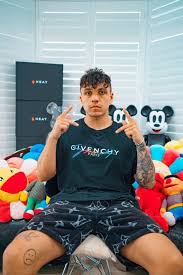 The challenge is to 1v1 og faze members, she 1v1d @faze kay. Who Is Youtuber Faze Kay Age Girlfriend Net Worth Wiki