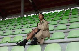 A 18 anni salta 6,91 metri, eguaglia la madre fiona may e si qualifica alle larissa iapichino, la giovanissima atleta italiana figlia dell'ex astista gianni e di fiona may. Larissa Iapichino Altezza Persone Curiose Nel 2021 Salto In Lungo Atletica Persona