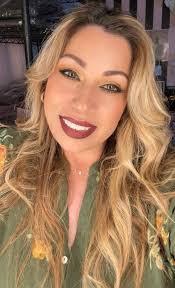 Martha Lomeli's Instagram, Twitter & Facebook