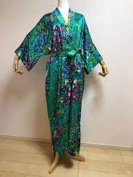 Vintage/antique japanese relief brocade 2 dragons embroidered cream silk kimono. Kimonodressjapan 100 Silk Kimono Robe New Made In Japan Luxury Bthrobe
