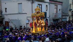 Foto, orari di lavoro, informazioni di contatto, sito online, ecc. Settimana Santa Il Cristo Nero A Caltanissetta Tra Rispetto E Preghiera Giornale Di Sicilia