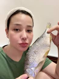 Ăn Cá Muối Nga Mukbang với Ly Xuân Ly