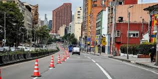 La alcaldía de bogotá, decretó este viernes toque de queda en toda la ciudad a partir de las 9:00 pm, sin embargo tal medida ya había sido decretada en los sectores de kennedy, ciudad bolívar y bosa; Y T4q3 Dnoh75m