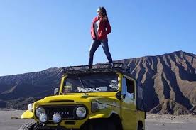 Maybe you would like to learn more about one of these? Tante Pemersatu Bangsa Ernie Judojono Pernah Foto Bareng Toyota Fj40 Suka Off Road Gridoto Com