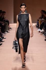 Hermes Ready To Wear Spring 2020 Look 20 In 2020 How To Wear Fashion Ready To Wear