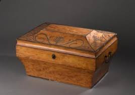 Coffret A Chales Epoque Restauration Br En Placage De Citronnier Le Dessus A Doucine A Decor De Rinceaux Et Palmettes En Clous En Coffret Placage Decoration