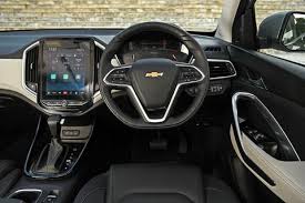 The chevrolet captiva is a compact crossover suv developed by general motors. Chevrolet Captiva Price In Uae New Chevrolet Captiva Photos And Specs Yallamotor
