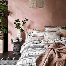 Wallpaper warna pink bintang jatuh. 7 Desain Kamar Pink Minimalis Untuk Semua Umur Cantik